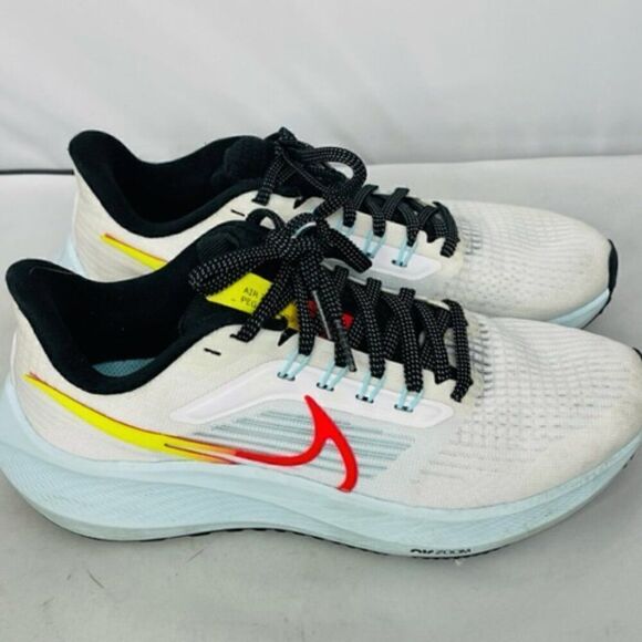 Nike White and Red Women's Sneakers - Picture 5 of 8